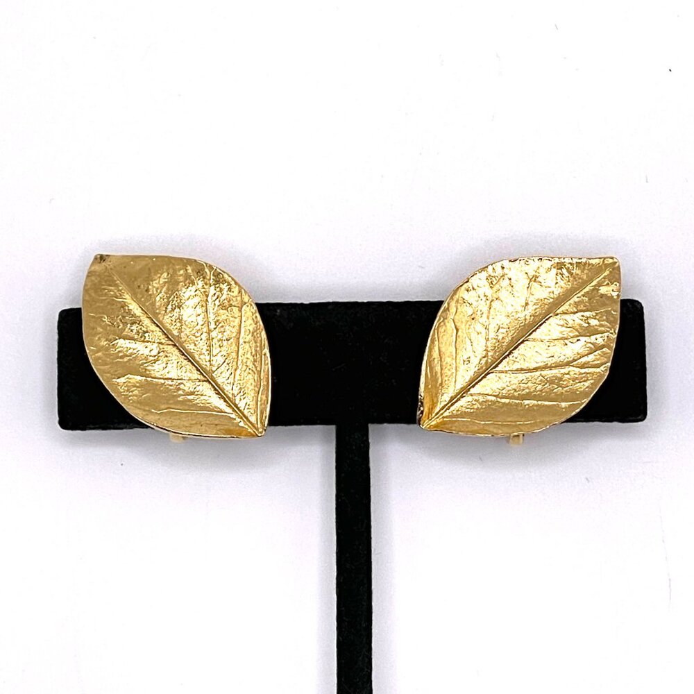 Vintage Crown Trifari Leaf Shape Clip On Earrings